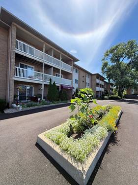 920 Beau Unit 207, Des Plaines, IL 60016