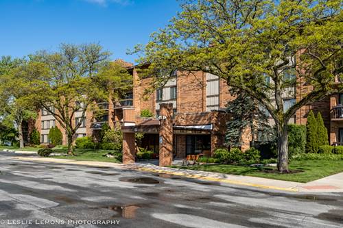 77 Lake Hinsdale Unit 402, Willowbrook, IL 60527