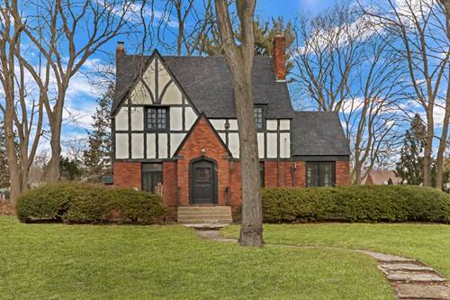 526 W Jackson, Woodstock, IL 60098