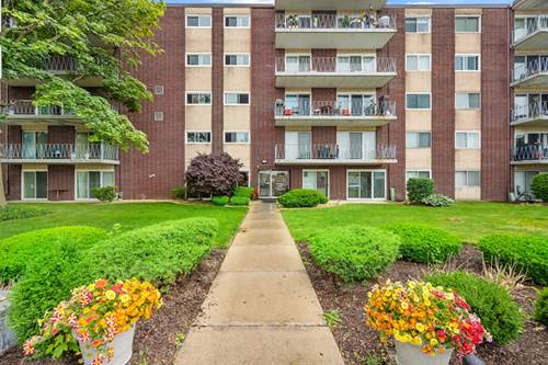 2900 Maple Unit 4A, Downers Grove, IL 60515