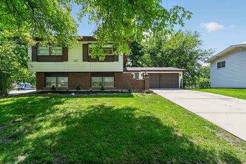 702 W Fitzhenry, Glenwood, IL 60425