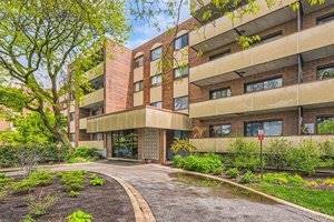 9242 Gross Point Unit 107, Skokie, IL 60077