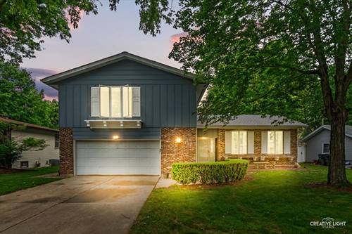 112 Hickory, Oswego, IL 60543