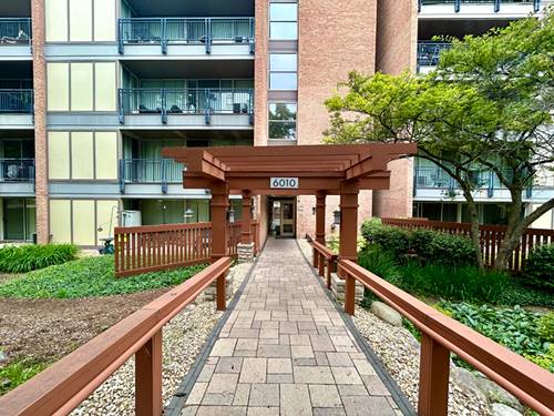 6010 Oakwood Unit 3J, Lisle, IL 60532