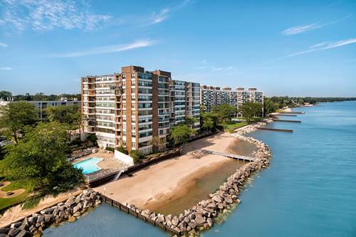 1616 Sheridan Unit 2C, Wilmette, IL 60091