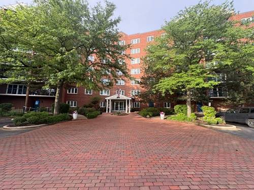 6701 N Milwaukee Unit 303, Niles, IL 60714