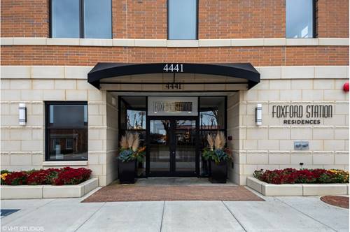 4441 Wolf Unit 206, Western Springs, IL 60558