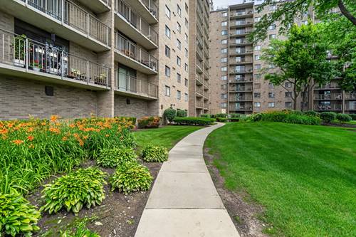 6340 Americana Unit 1101, Willowbrook, IL 60527