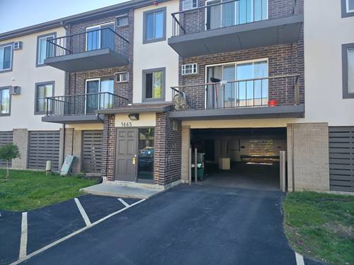 1665 Coach Unit 102, Naperville, IL 60565
