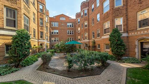 621 Washington Unit 2S, Oak Park, IL 60302