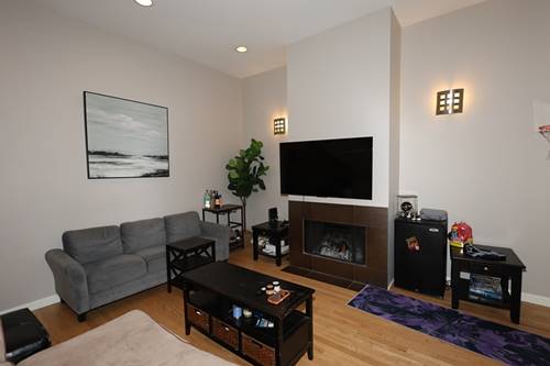 1026 W Roscoe Unit 1, Chicago, IL 60657