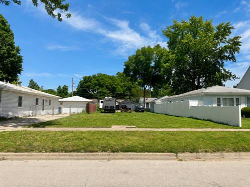 816 E Benton, Morris, IL 60450