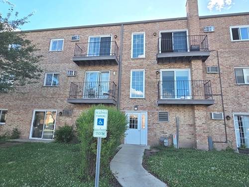 151 Elk Unit 348, Carol Stream, IL 60188