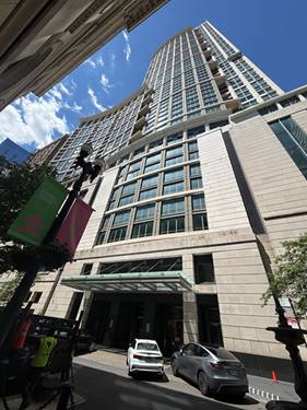 130 N Garland Unit 2408, Chicago, IL 60602
