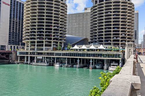 300 N State Unit 5618, Chicago, IL 60654