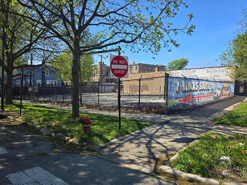 6936 N Western, Chicago, IL 60645