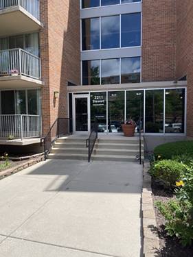 2211 S Stewart Unit 1C, Lombard, IL 60148