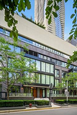 194 N Park, Chicago, IL 60601