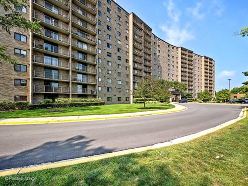 6340 Americana Unit 310, Willowbrook, IL 60527