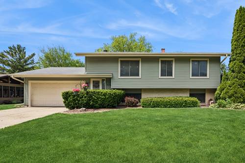 930 Camelot, Crystal Lake, IL 60014