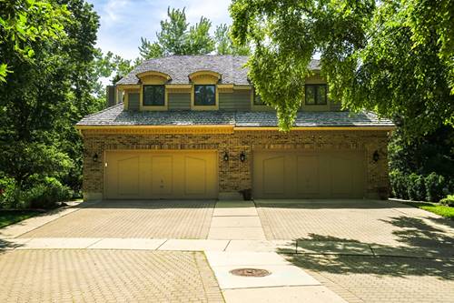 640 Walnut Oaks, Roselle, IL 60172