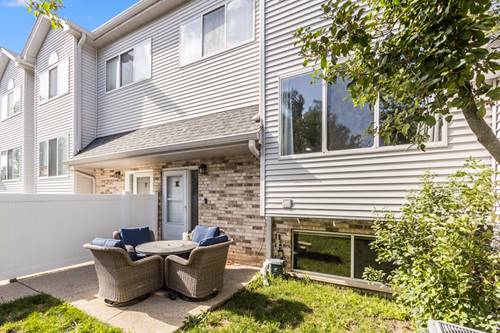 272 Park Ridge Unit E, Aurora, IL 60504