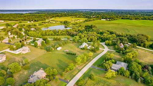 8300 Appaloosa, Spring Grove, IL 60081