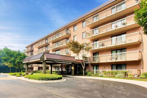 6443 Clarendon Hills Unit 301C, Willowbrook, IL 60527
