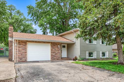 337 E Briarcliff, Bolingbrook, IL 60440