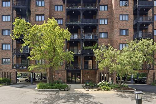 9331 Landings Unit 305, Des Plaines, IL 60016