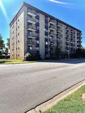 850 Des Plaines Unit 409, Forest Park, IL 60130