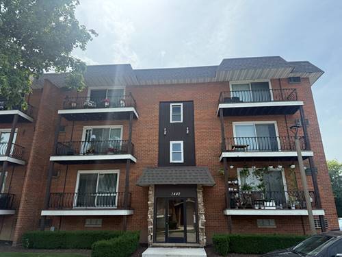 1442 Carriage Unit 2, Westmont, IL 60559