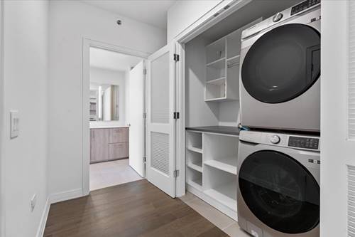 211 N Harbor Unit 403, Chicago, IL 60601