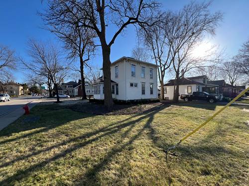 301 W Main Unit 2, Barrington, IL 60010