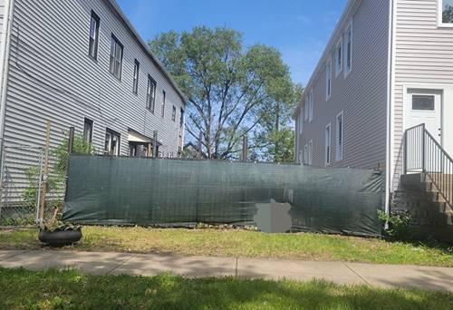 8415 S Mackinaw, Chicago, IL 60617