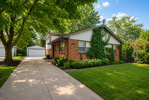 421 E Courtland, Mundelein, IL 60060