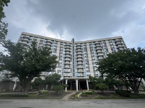 20 N Tower Unit 5B, Oak Brook, IL 60523