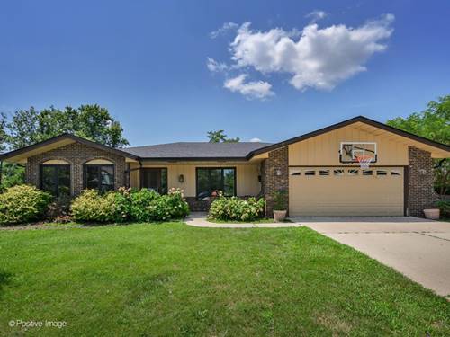 809 Brook, Glen Ellyn, IL 60137
