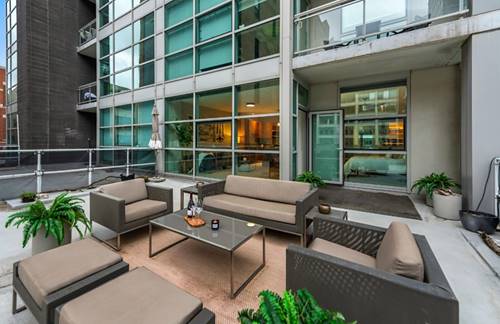 225 S Sangamon Unit 304, Chicago, IL 60607