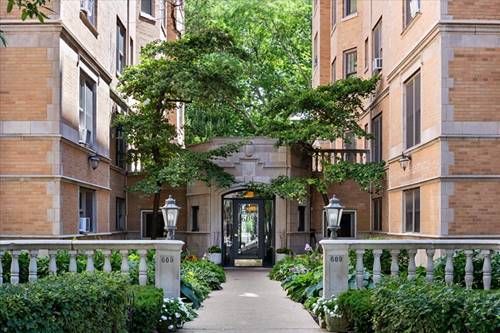 609 W Stratford Unit 7C, Chicago, IL 60657