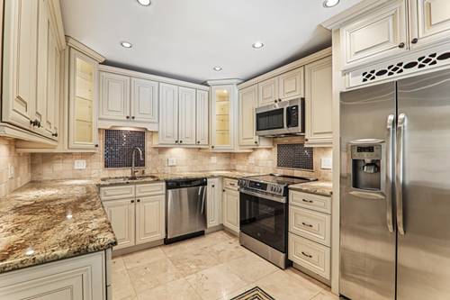 3950 Dundee Unit 203, Northbrook, IL 60062