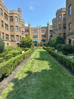 2432 W Greenleaf Unit 2, Chicago, IL 60645