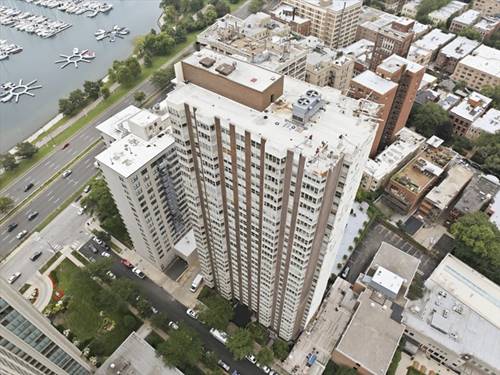525 W Hawthorne Unit 1002, Chicago, IL 60657