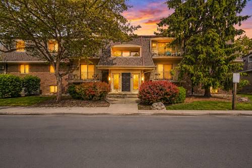 138 E Bailey Unit M, Naperville, IL 60565