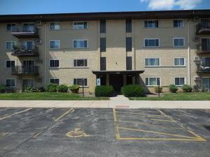 535 S Cleveland Unit 202, Arlington Heights, IL 60005