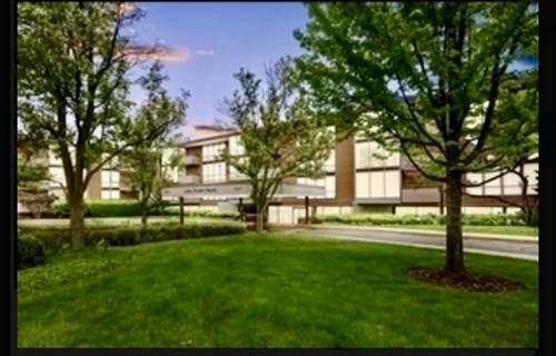1301 N Western Unit 231, Lake Forest, IL 60045