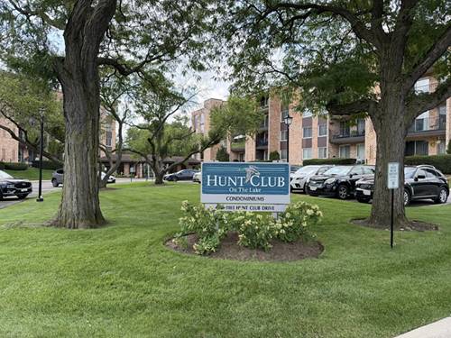1101 S Hunt Club Unit 214, Mount Prospect, IL 60056