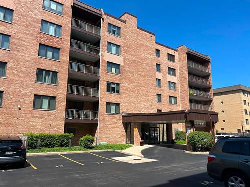 901 Center Unit A409, Des Plaines, IL 60016
