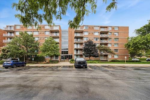 2211 S Stewart Unit 6D, Lombard, IL 60148