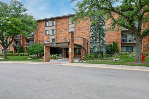 77 Lake Hinsdale Unit 202, Willowbrook, IL 60527